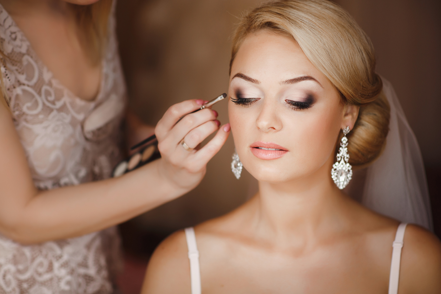 Красота по-свадебному, или тенденции свадебного макияжа